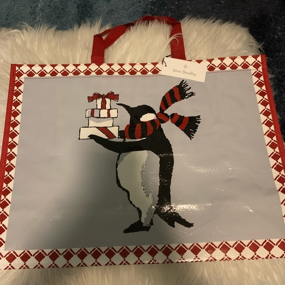 HOLIDAY MARKET TOTE! ‼️ FREE W/BLANKET purchase‼️ - Picture 3 of 6